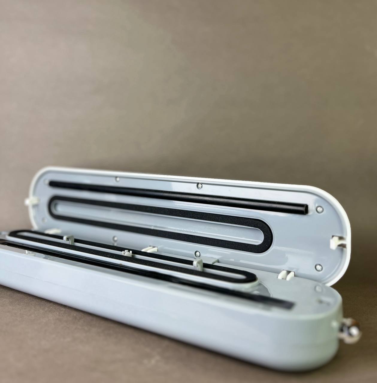 دستگاه وکیوم موادغذایی برند modemcat