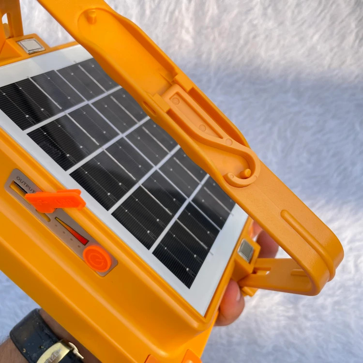 پروژکتور خورشیدی شارژی 200 وات مدل LED